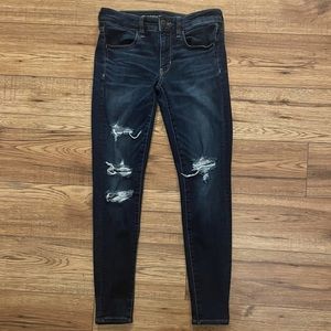 AE Women’s NE(X)T level ripped stretch jegging.